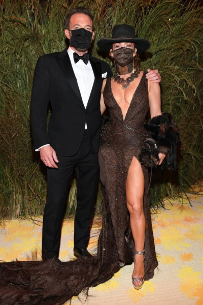 Девушка ковбоя: Дженнифер Лопес показала образ для Met Gala во всей красе Девушка ковбоя: Дженнифер Лопес показала образ для Met Gala во всей красе