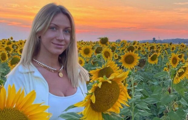 Леся Никитюк "потопталась" в подсолнухах и напугала украинцев: "Опять масло подорожает"
