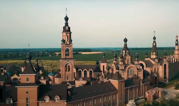 РПЦ более 20 лет незаметно от всех строила "Кремль" под столицей: СБУ и депутаты не понимают, как РПЦ более 20 лет незаметно от всех строила "Кремль" под столицей: СБУ и депутаты не понимают, как
