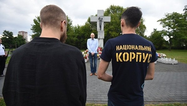 Дружба с врагами. Как радикалы-&laquo;азовцы&raquo; работают с польскими ультраправыми