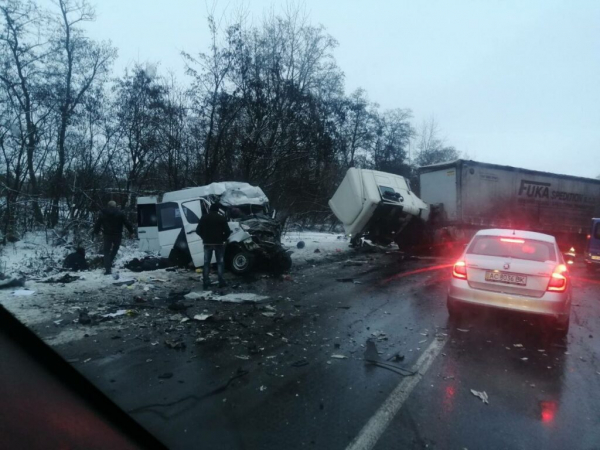 ДТП с маршруткой в Черниговской области: число погибших увеличилось до 11 ДТП с маршруткой в Черниговской области: число погибших увеличилось до 11