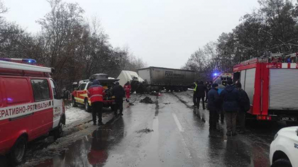 ДТП с маршруткой в Черниговской области: число погибших увеличилось до 11 ДТП с маршруткой в Черниговской области: число погибших увеличилось до 11