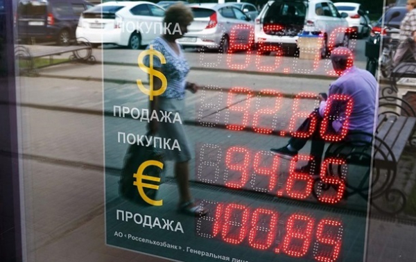 "Дыра" в бюджете России выросла в полтора раза за месяц "Дыра" в бюджете России выросла в полтора раза за месяц