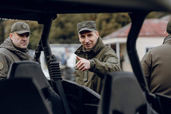 Авиакомпания "Украинские вертолеты" передала Нацгвардии внедорожники и другое оборудование на 21 млн грн
Авиакомпания "Украинские вертолеты" передала Нацгвардии внедорожники и другое оборудование на 21 млн грн