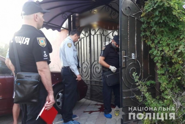 Хозяина убили за долги: подробности стрельбы на базе отдыха в Затоке
Хозяина убили за долги: подробности стрельбы на базе отдыха в Затоке