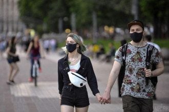 Перед 1 сентября коронавирус в Украине подцепили более 2 тыс. человек, 153 из них - дети
