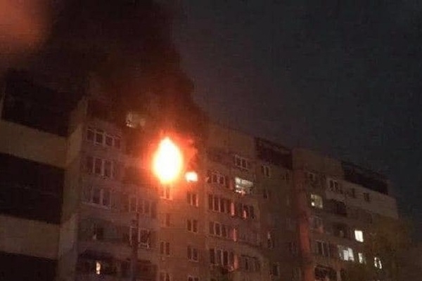 Во львовской многоэтажке прогремел взрыв: фото и видео с места происшествия
Во львовской многоэтажке прогремел взрыв: фото и видео с места происшествия