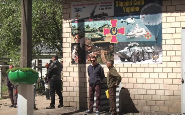 Повестки на блокпостах и заграницей, а также админпротоколы для всех: юрист объяснил тонкости новой мобилизации Повестки на блокпостах и заграницей, а также админпротоколы для всех: юрист объяснил тонкости новой мобилизации