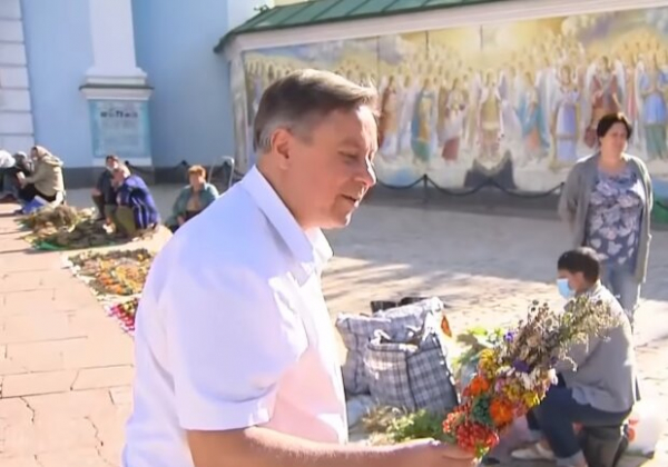 Обязательные блюда на Медовый спас: рецепты рулета с маком, медовых блинов и пряников Обязательные блюда на Медовый спас: рецепты рулета с маком, медовых блинов и пряников
