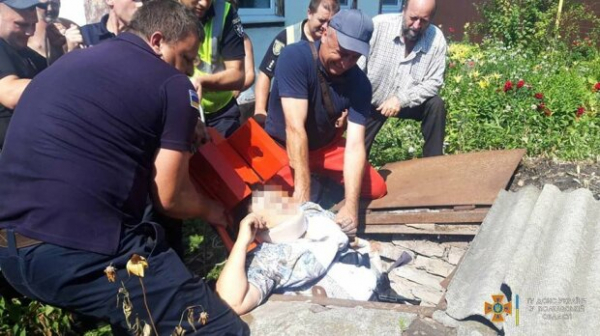 Пенсионерка поскользнулась в ванне и застряла рукой между трудбами: "Провела так несколько дней" Пенсионерка поскользнулась в ванне и застряла рукой между трудбами: "Провела так несколько дней"