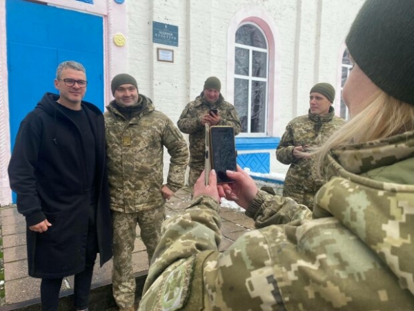Арсен Мирзоян с друзьями поехал к пограничникам – звезды споют для военных на Востоке Арсен Мирзоян с друзьями поехал к пограничникам – звезды споют для военных на Востоке