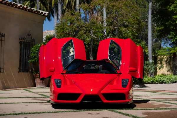 
Ferrari Enzo установил рекорд онлайн-аукциона
 