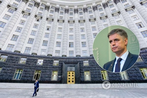 "Слуги народа" решили провести кадровые перестановки в Кабмине: названы фамилии
"Слуги народа" решили провести кадровые перестановки в Кабмине: названы фамилии