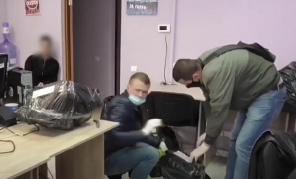 Женщина с тройным лицом "кинула" на деньги две сотни украинцев, мошенница прибегла к изощренной схеме