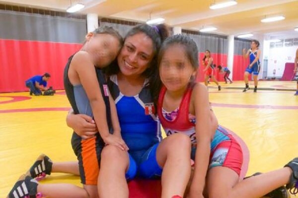 Чемпионка Перу по борьбе найдена мертвой в хостеле
Чемпионка Перу по борьбе найдена мертвой в хостеле