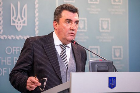СНБО предлагает ввести чрезвычайное положение по всей территории Украины СНБО предлагает ввести чрезвычайное положение по всей территории Украины