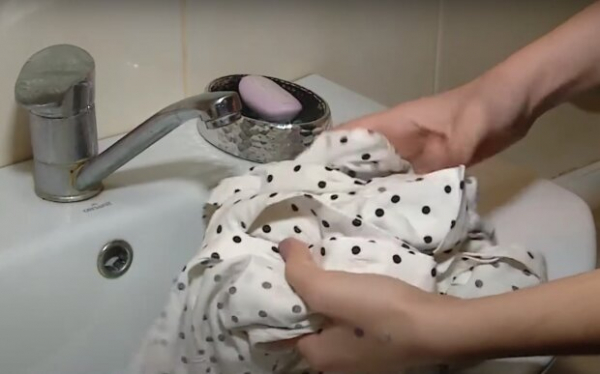 Как быстро и легко избавиться от следов дезодоранта на одежде: нужные средства найдутся в каждом доме Как быстро и легко избавиться от следов дезодоранта на одежде: нужные средства найдутся в каждом доме
