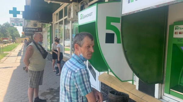 "Неплатежеспособен, закрываем": украинцы заметили, что "ПриватБанк" не может выплатить больше 13 тысяч "Неплатежеспособен, закрываем": украинцы заметили, что "ПриватБанк" не может выплатить больше 13 тысяч