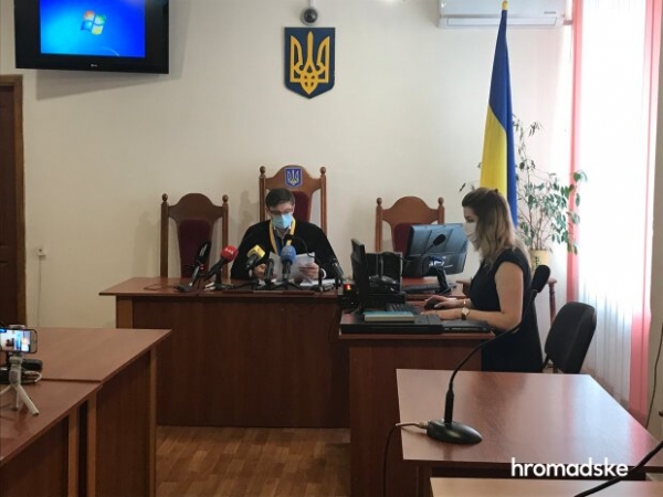 Все могут короли? Суд не смог оштрафовать Зеленского за "карантинное" кофе