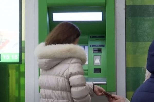 ПриватБанк загоняет украинцев в долги непонятными списаниями с карт: "Постоянно плачу деньги" ПриватБанк загоняет украинцев в долги непонятными списаниями с карт: "Постоянно плачу деньги"
