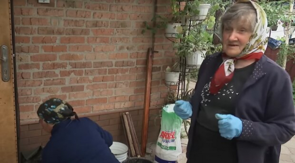 Школьница вылезла из окна, бежала огородами и кричала про учительницу: жители городка под Полтавой раскрыли подробности о тройном убийстве Школьница вылезла из окна, бежала огородами и кричала про учительницу: жители городка под Полтавой раскрыли подробности о тройном убийстве
