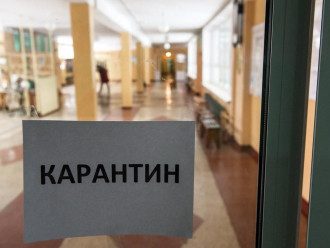 "Массово" болеют школьники и учителя: в Киеве на карантин закрыли восемь школ
"Массово" болеют школьники и учителя: в Киеве на карантин закрыли восемь школ
