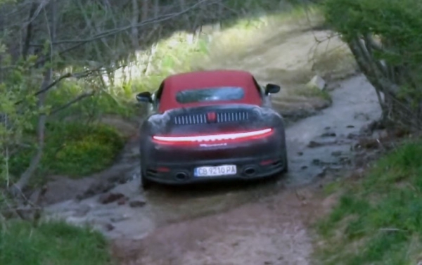 Новенький Porsche 911 едва не убили на горном бездорожье
Новенький Porsche 911 едва не убили на горном бездорожье