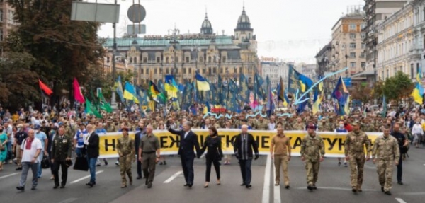 Ницой подловила Зеленского на странном поступке в самый важный для Украины момент: "Сделай мне хип-хоп" Ницой подловила Зеленского на странном поступке в самый важный для Украины момент: "Сделай мне хип-хоп"