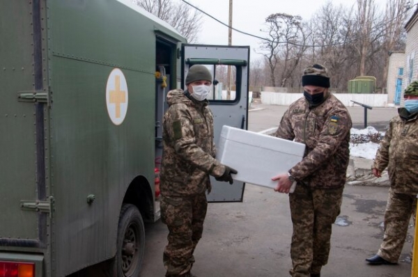 На Донбассе защитники Украины беззащитны перед коронавирусом: вакцинация едва началась На Донбассе защитники Украины беззащитны перед коронавирусом: вакцинация едва началась