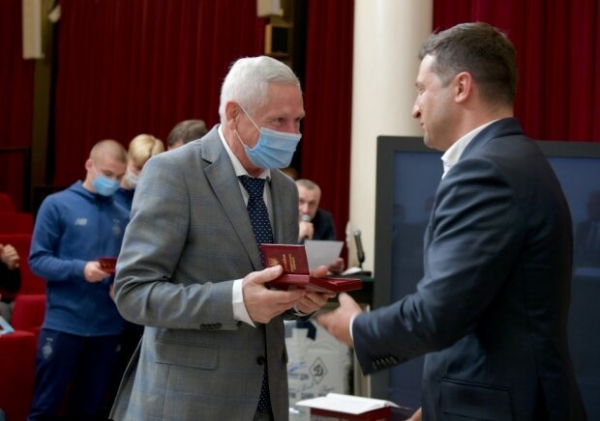 Зеленский встретился с ветеранами "Динамо": "Это и есть большая награда" Зеленский встретился с ветеранами "Динамо": "Это и есть большая награда"