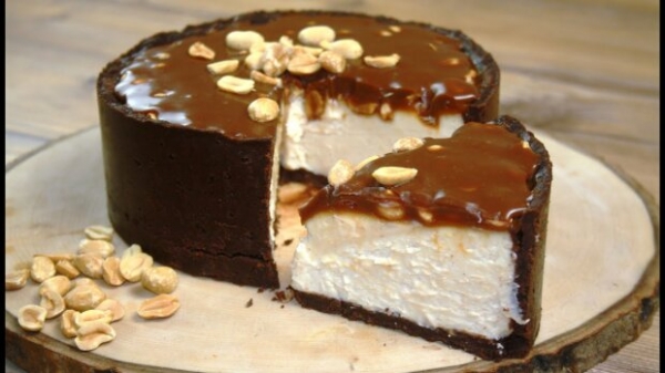 Для ленивых и не только: вкусный рецепт чизкейка без выпечки "Сникерс" Для ленивых и не только: вкусный рецепт чизкейка без выпечки "Сникерс"
