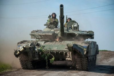 Оккупанты гонят в атаки два штрафных батальона: Арестович раскрыл подробности о ситуации в Бахмуте
Оккупанты гонят в атаки два штрафных батальона: Арестович раскрыл подробности о ситуации в Бахмуте