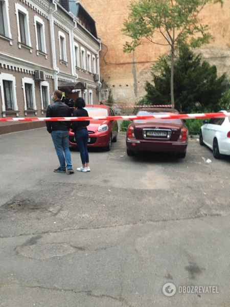 Открытое окно и второй пистолет: OBOZREVATEL узнал подробности с места смерти Давыденко
Открытое окно и второй пистолет: OBOZREVATEL узнал подробности с места смерти Давыденко