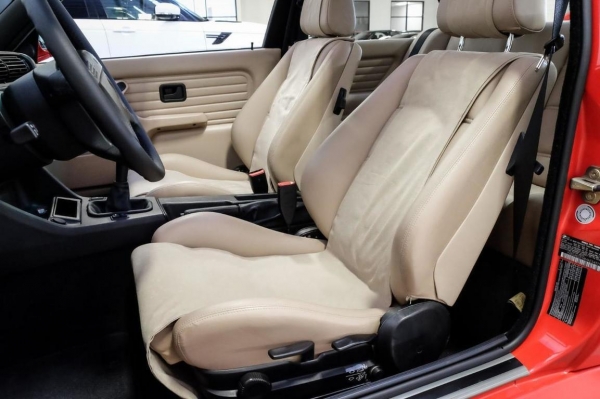 Редкий BMW звезды Голливуда продают по цене двух новых
Редкий BMW звезды Голливуда продают по цене двух новых