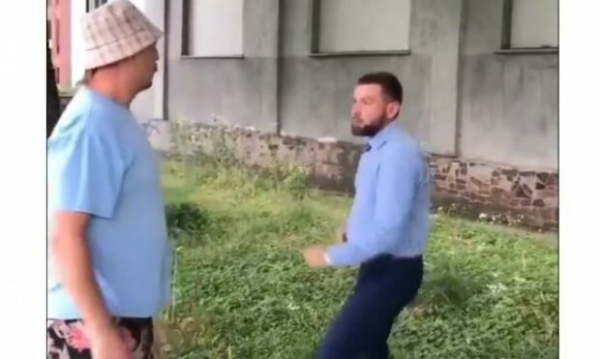 "Чего ты пенишся, с*ка, бл*ть": на Ровенщине два кандидата в мэры устроили драку на глазах избирателей