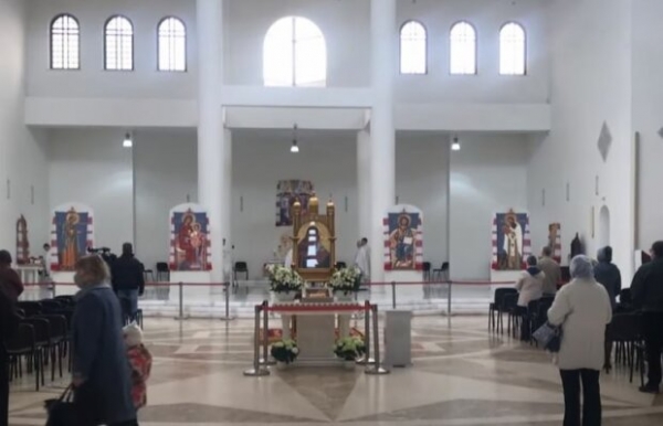 Где повесить иконы в доме, чтобы они оберегали от зла, болезней и бедности Где повесить иконы в доме, чтобы они оберегали от зла, болезней и бедности