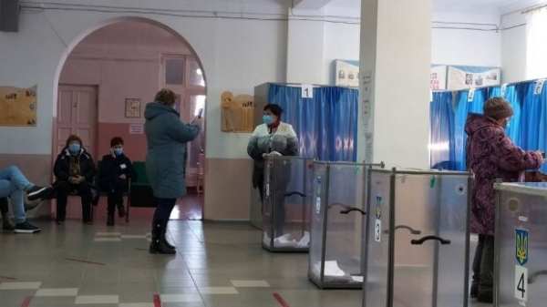 Украинцев заманивали на участки новеньким iPhone: главное сфотографироваться Украинцев заманивали на участки новеньким iPhone: главное сфотографироваться