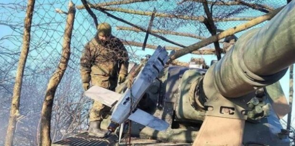 Лайфхак от украинских защитников: обычная сетка-рабица спасает от ударно БПЛА "Ланцет" Лайфхак от украинских защитников: обычная сетка-рабица спасает от ударно БПЛА "Ланцет"