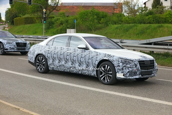 Новый флагман Mercedes-Benz покажут осенью
Новый флагман Mercedes-Benz покажут осенью