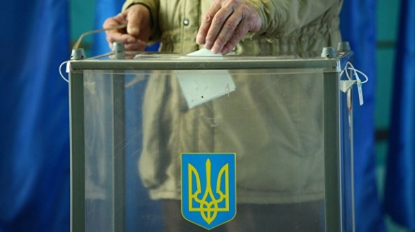 Есть ли жизнь после местных выборов? Украина отвечает по своему