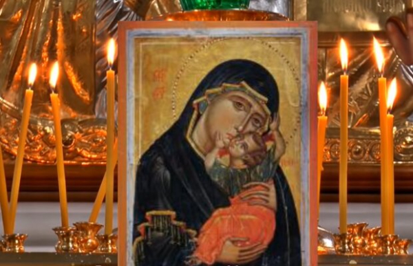 Бедность - не приговор, просто обратитесь к Пресвятой Богородице: молитва для обретения денег