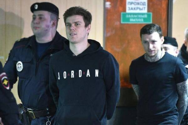Приговор Кокорину и Мамаеву отменен
Приговор Кокорину и Мамаеву отменен