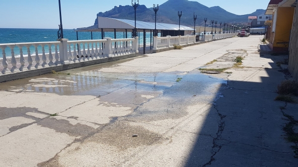 
Известный курорт в Крыму залило фекалиями: показательные фото
 