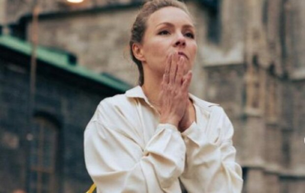 Елена Шоптенко из "Танцев со звездами" на большой площади в Вене превратила толпу в пульсирующий трезубец: "Мы действительно искренние и сильные" Елена Шоптенко из "Танцев со звездами" на большой площади в Вене превратила толпу в пульсирующий трезубец: "Мы действительно искренние и сильные"