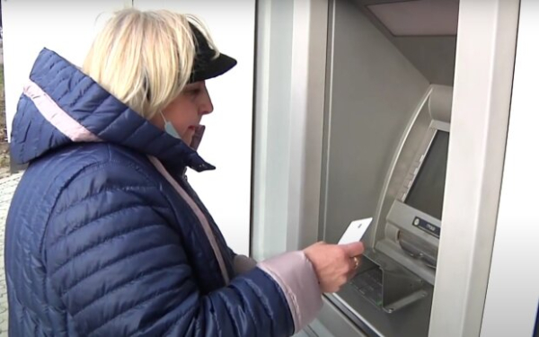 Отмена пенсий на карту: кто и почему из пожилых украинцев останется без выплат