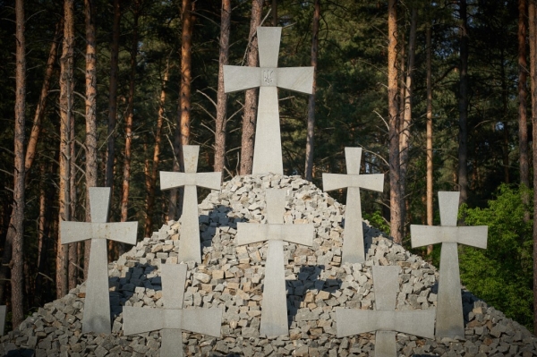 Зеленский почтил память жертв политических репрессий. Фото
Зеленский почтил память жертв политических репрессий. Фото