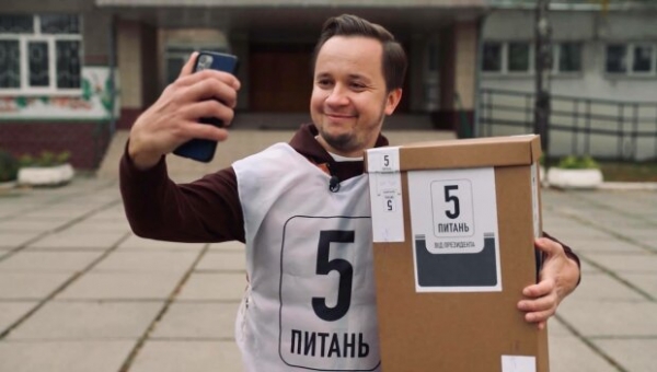 Опросом от Зеленского будет руководить музыкальный редактор Квартала 95: "Заключен договор" Опросом от Зеленского будет руководить музыкальный редактор Квартала 95: "Заключен договор"