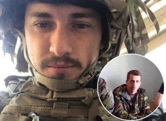 "Просили не бить, не расстреливать": доброволец рассказал, как они брали в плен русских под Херсоном
"Просили не бить, не расстреливать": доброволец рассказал, как они брали в плен русских под Херсоном