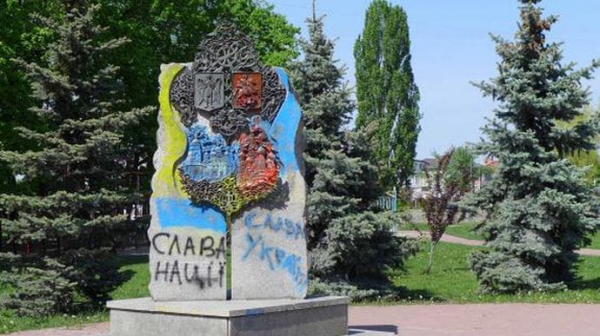 "Это наш враг": в столице демонтируют памятный знак в честь дружбы Киева и Москвы
