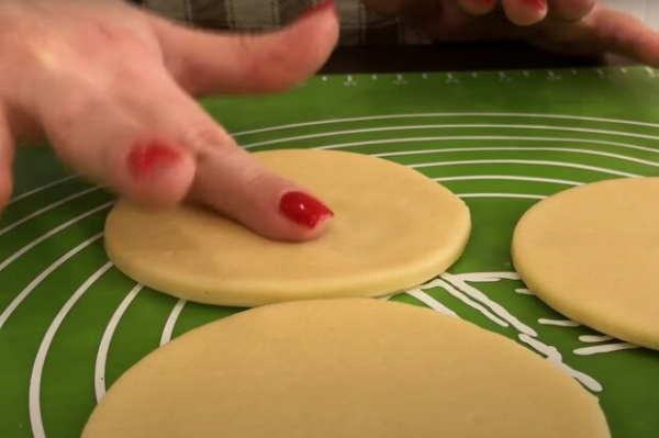 Простой рецепт тех самых сочников с творогом – вкус родом из детства Простой рецепт тех самых сочников с творогом – вкус родом из детства